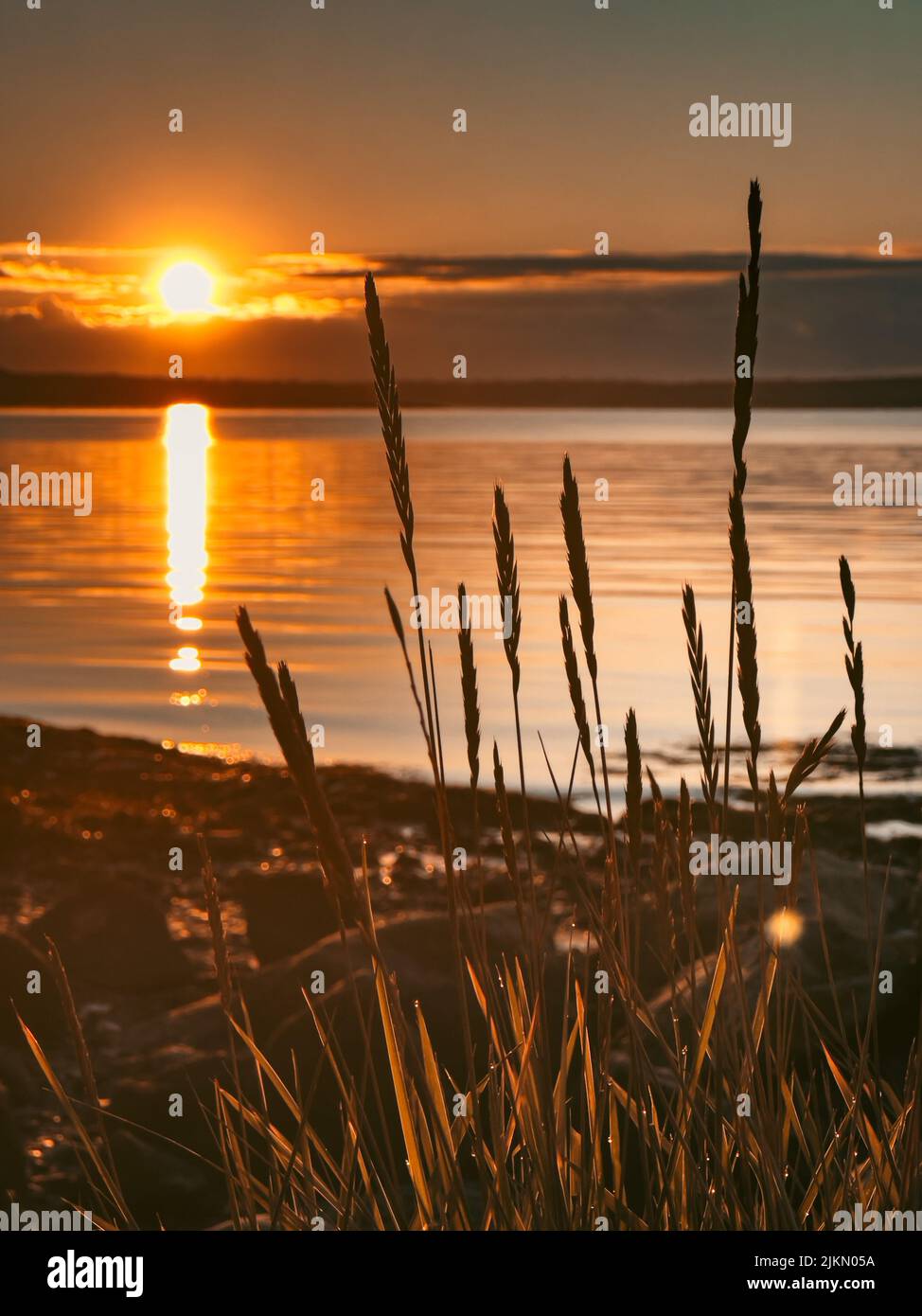 Sunrise over water body hi-res stock photography and images - Alamy