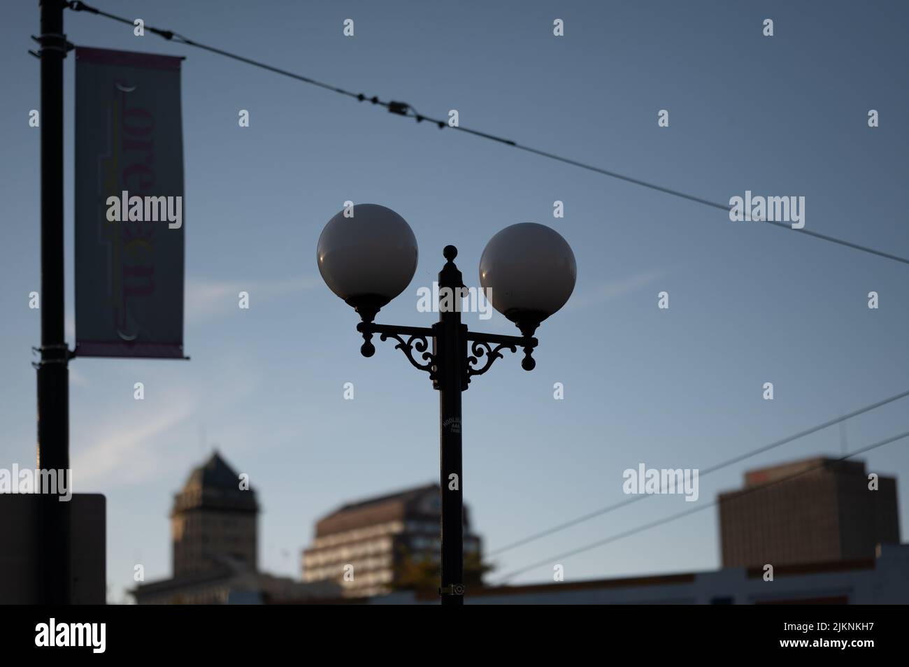 A symmetrical light post in downtown Dayton Ohio Stock Photo Alamy
