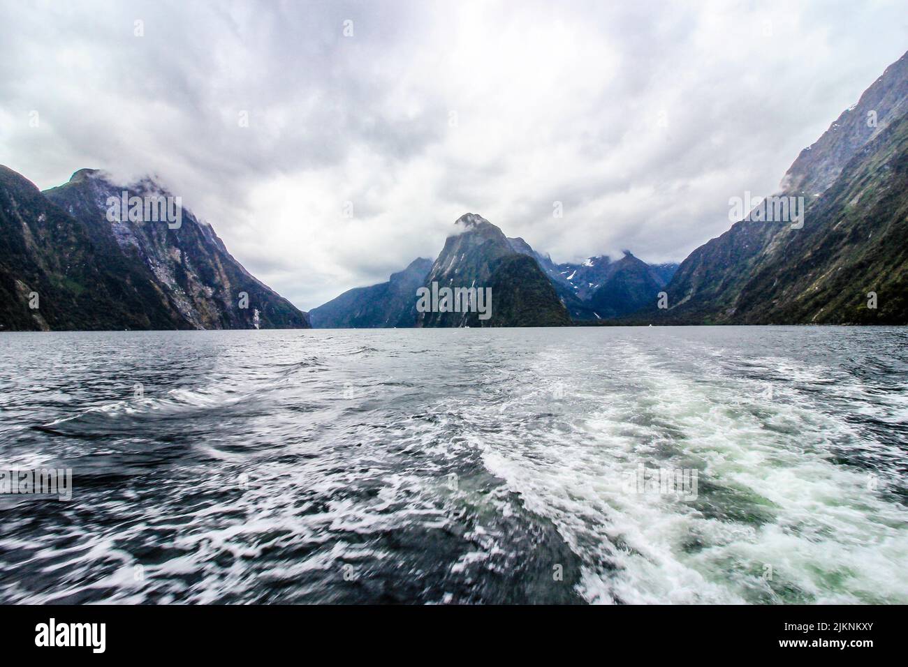 Huge mountains hi-res stock photography and images - Alamy