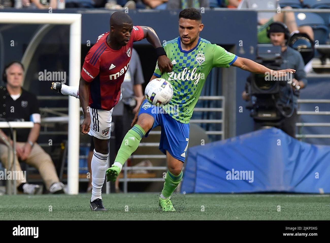 Seattle, Washington, USA. August 02, 2022: Seattle Sounders midfielder Cristian Roldan (7) and FC Dallas defender NanÃº (31) during the first half of the MLS soccer match between FC Dallas and Seattle Sounders FC at Lumen Field in Seattle, WA. Seattle defeated Dallas 1-0. Seattle defeated Dallas 1-0. Steve Faber/CSM Credit: Cal Sport Media/Alamy Live News Stock Photo