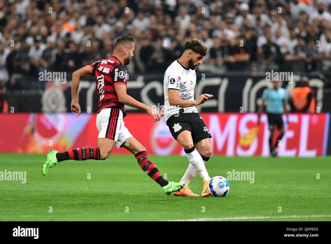 SÃO PAULO, BRAZIL - AUGUST 2: Match between Corinthians and Flamengo during Copa CONMEBOL Libertadores at Neo Química Arena on August 2, 2022 in São Paulo, BRAZIL. (Photo by Leandro Bernardes/PxImages) Credit: Px Images/Alamy Live News Stock Photo