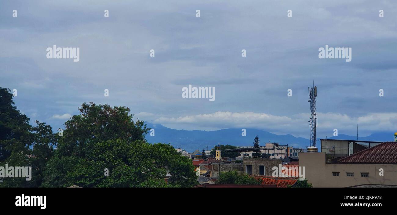Rural houses in green hi-res stock photography and images - Alamy