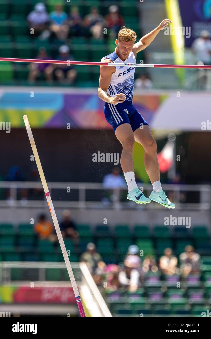 Kevin Mayer (FRA) clears a season best decathlon pole vault of 178 1/2