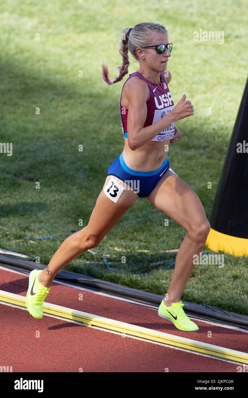 Karissa Schweizer (USA) qualifies for teh 5000 meter final with a season best time of 14:53.69 during the afternoon session on day 6 of the World Athl Stock Photo