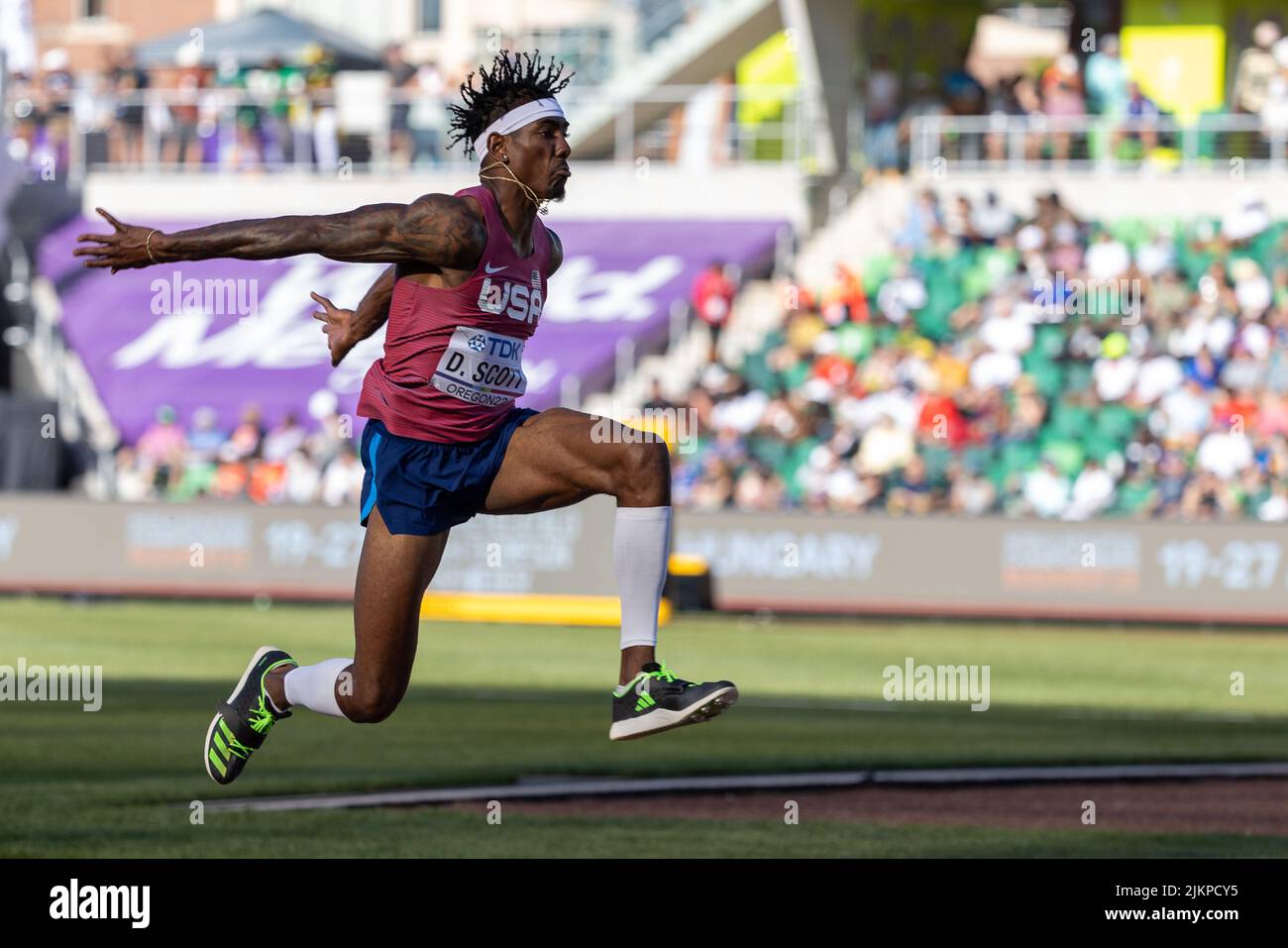 Donald Scott (USA) leaps out to 56-2 3/4 (17.14) in the triple jump final during the afternoon session on day 9 of the World Athletics Championships O Stock Photo