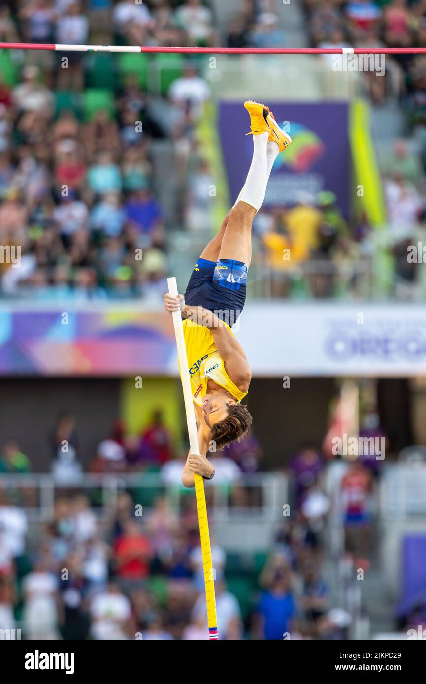 Mondo Duplantis (SWE) wins the pole vault in a world record height of