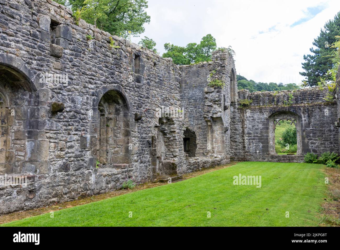 Whalley Abbey Ruins And Grounds Stock Photo Alamy whalley-abbey-ruins-and-grounds-stock-photo-alamy