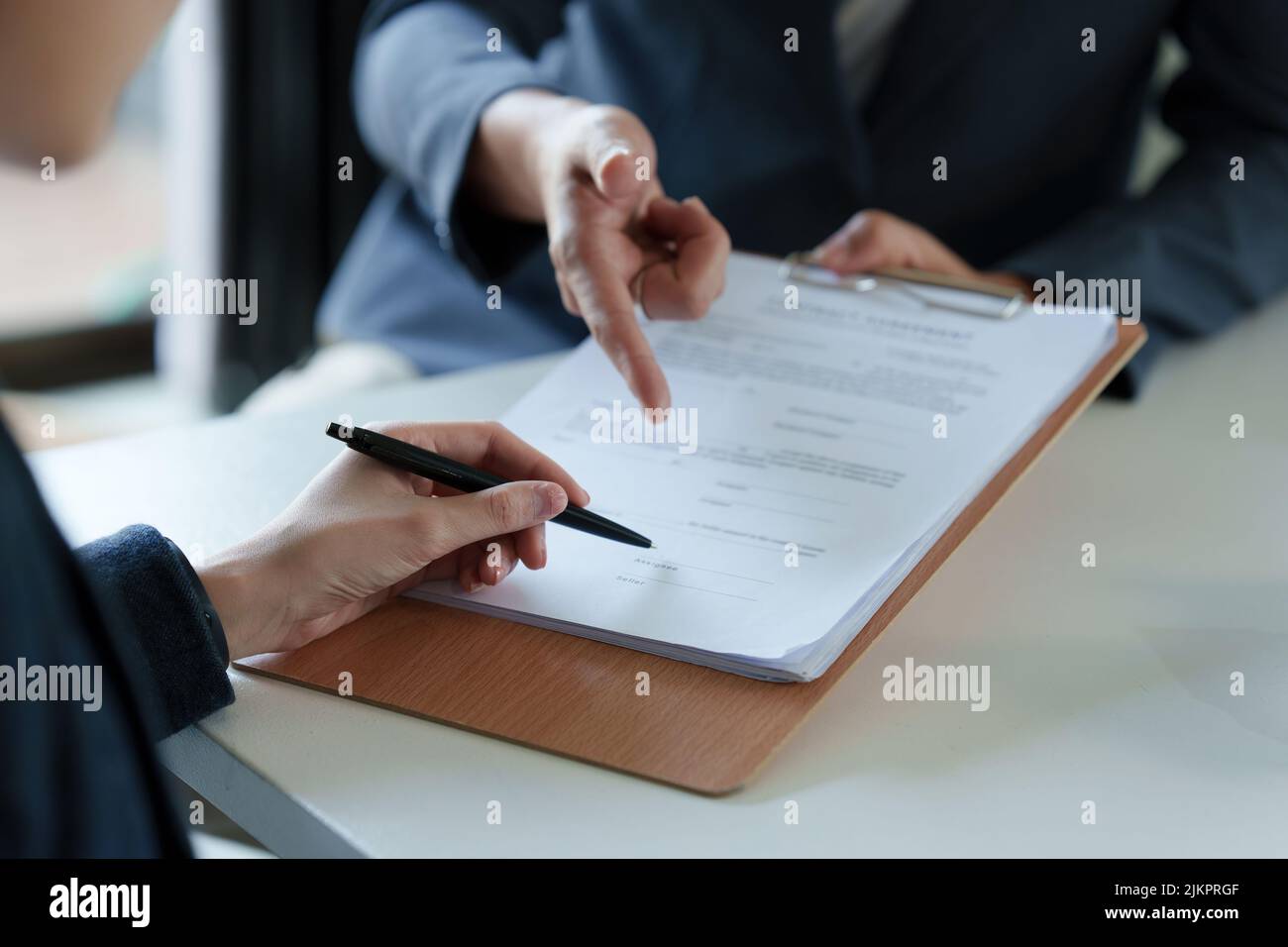 Real Estate Agent broker explain about agreement contract Stock Photo