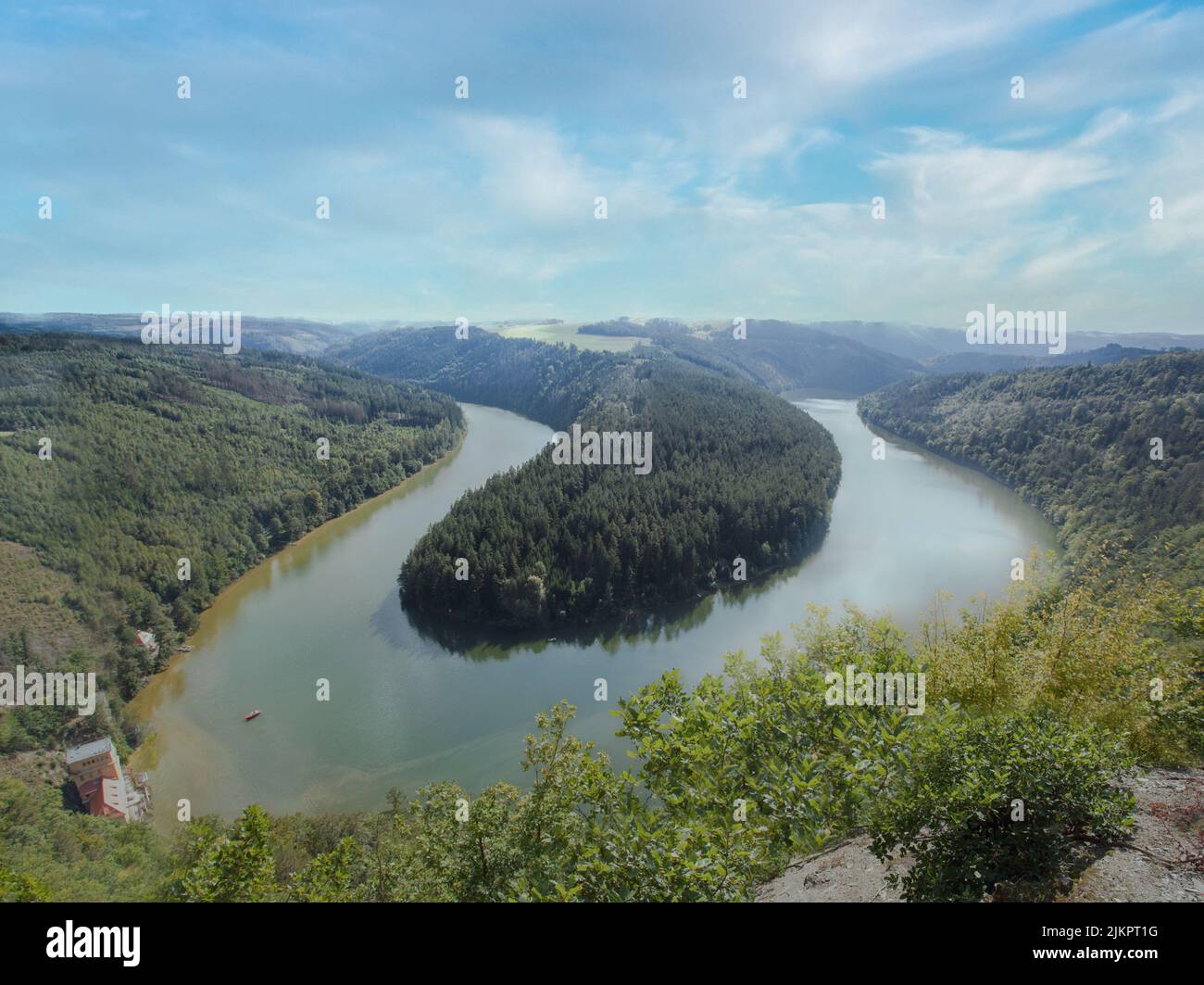View of the Saale loop in the Thuringian Sea. Thuringian Forest.  Viewpoint and hiking trail on the Teufelskanzel near Ziegenrück.  Lake, river, panor Stock Photo