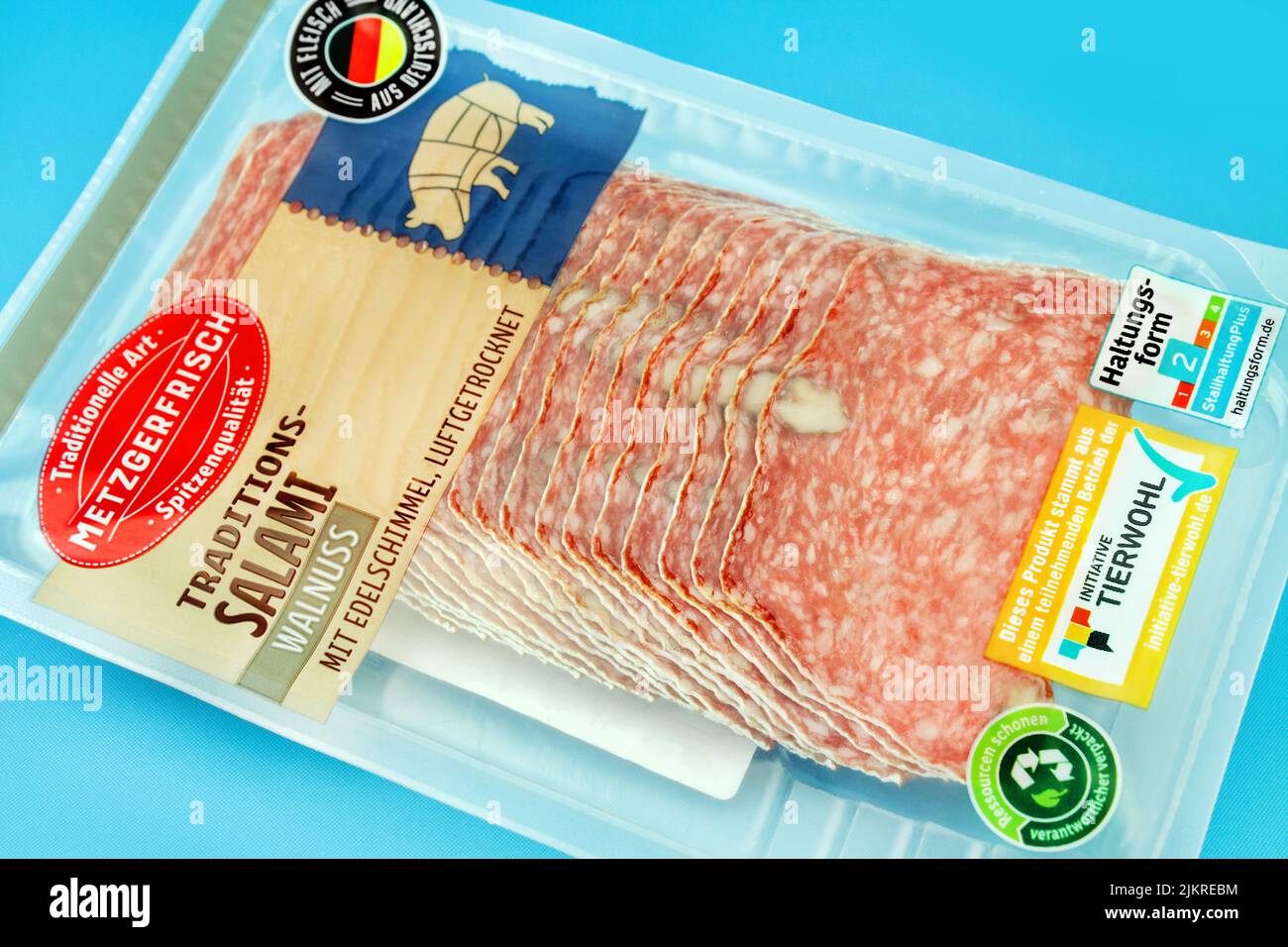 Walnuss Salami aus Deutschland von Metzgerfrisch mit Tierwohl Label Stock Photo