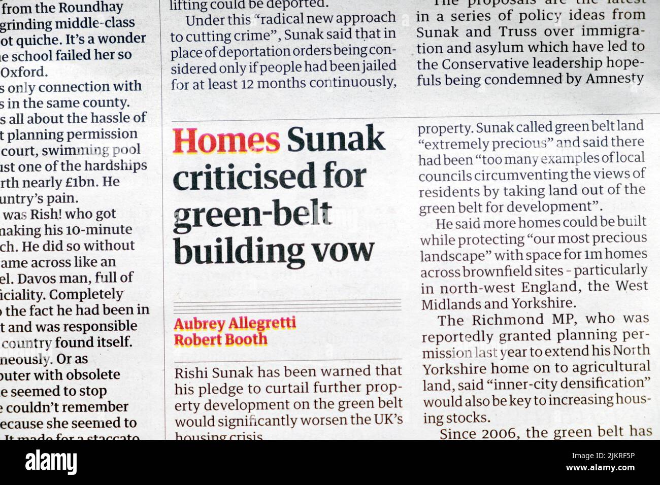 'Homes, Sunak criticised for green-belt building vow' Guardian newspaper headline housing Rishi Sunak article clipping 29 July 2022 London UK Stock Photo