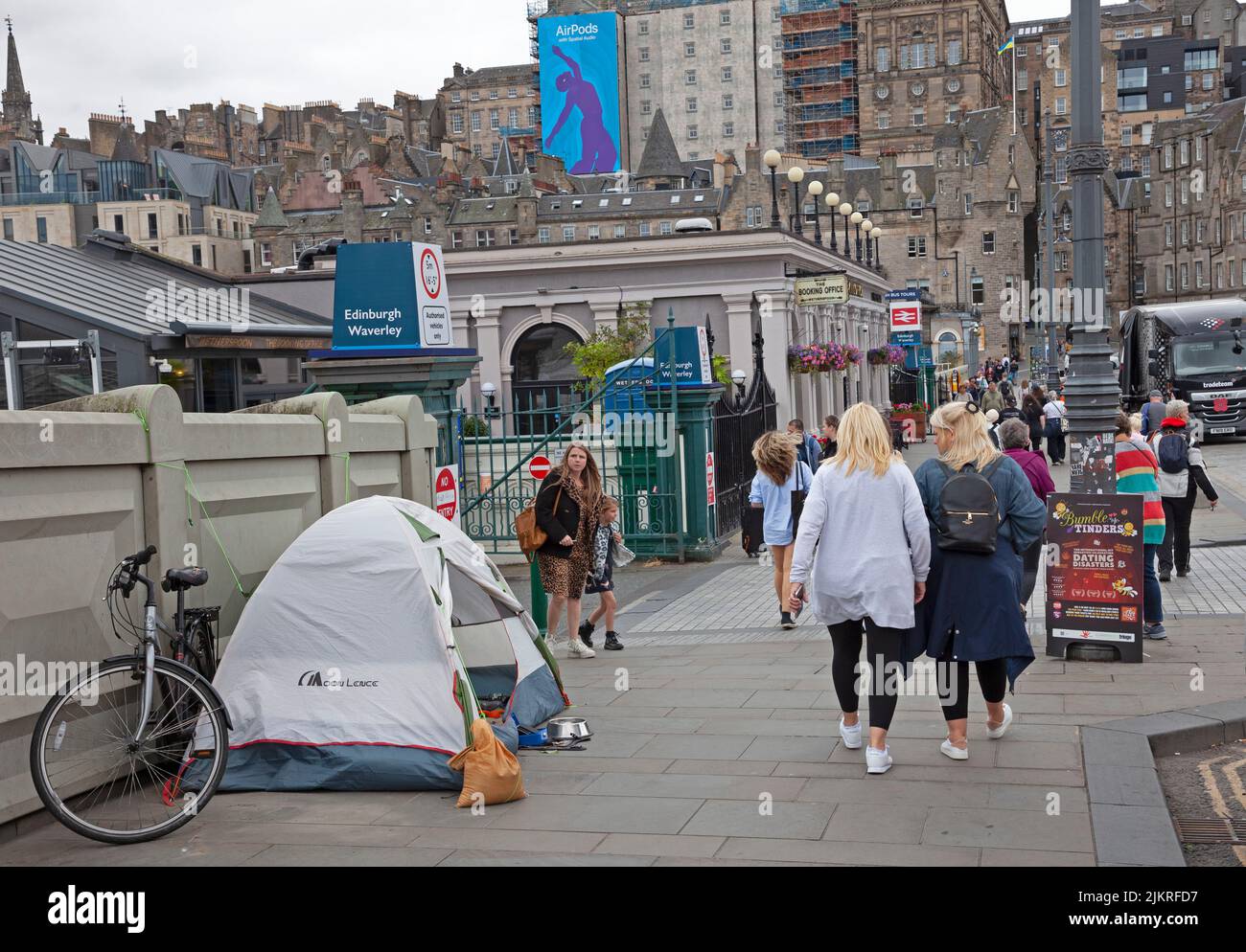 Waverley bridge homeless tent hi-res stock photography and images - Alamy