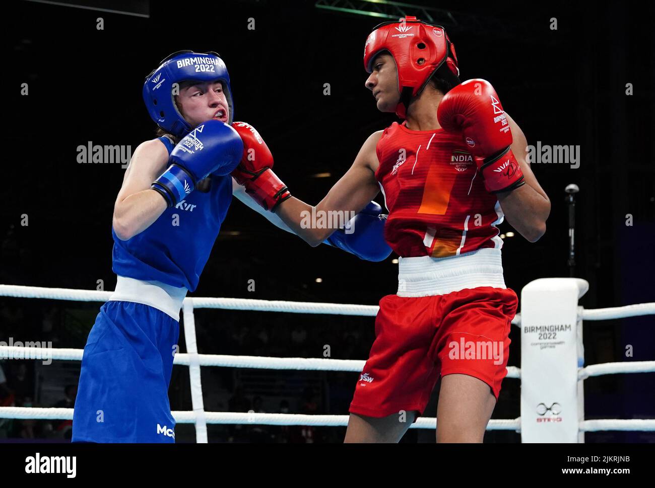 India's Nitu Nitu and Northern Ireland's Nicole Clyde (left) during the Women's Over 45kg-48kg Quarter Final 2at The NEC on day six of the 2022 Commonwealth Games in Birmingham. Picture date: Wednesday August 3, 2022. Stock Photo