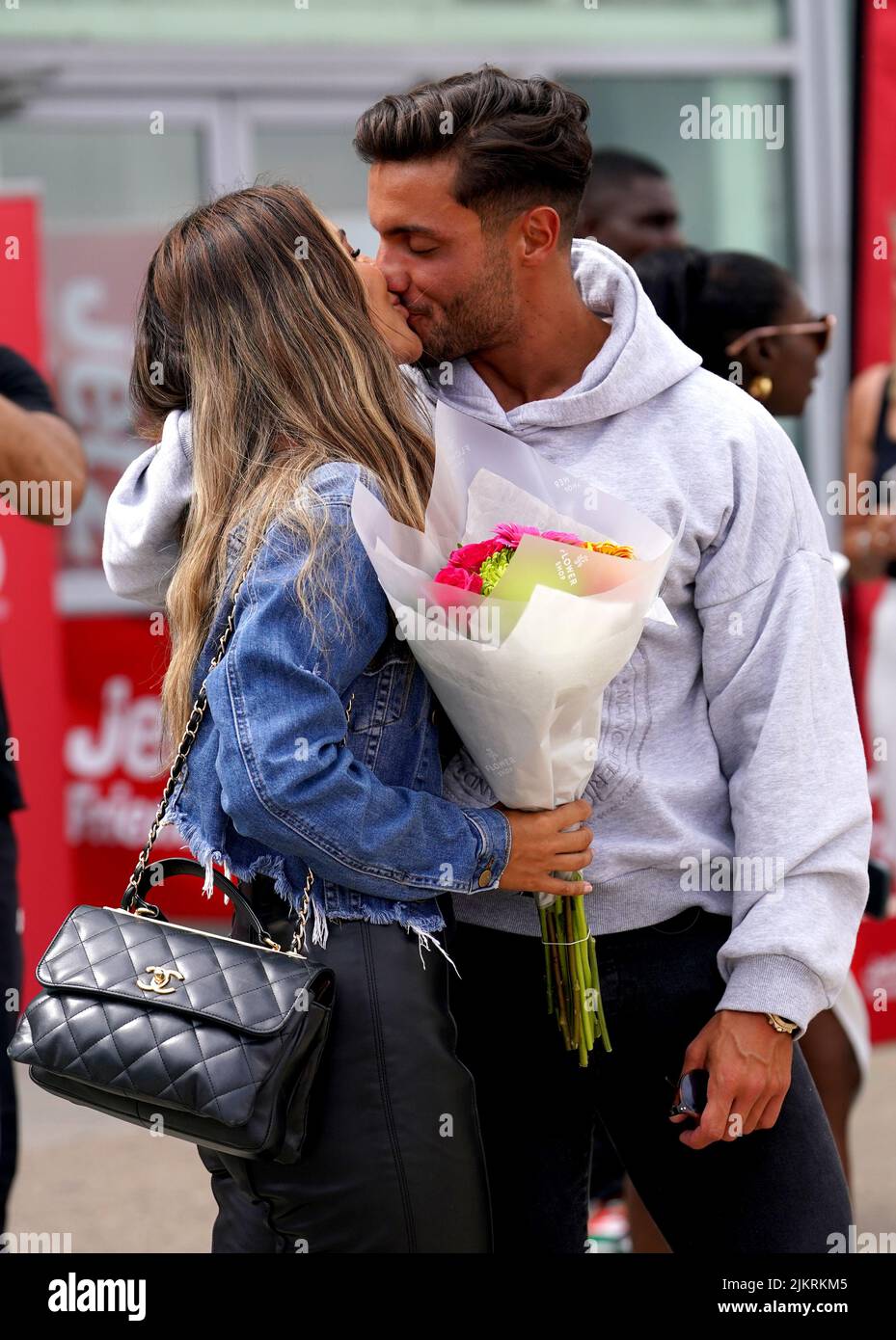 Love Island winners Ekin-Su Culculoglu and Davide Sanclimenti arrive at Stansted Airport in Essex. Picture date: Wednesday August 3, 2022. Stock Photo