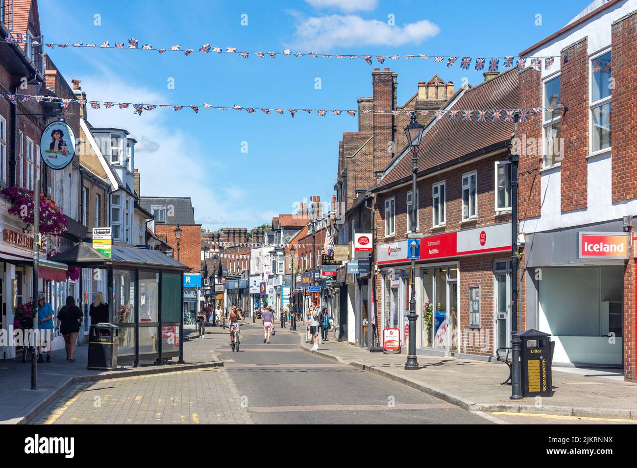 shops-shopping-shoppers-high-street-rickmansworth-town-centre-do-hi-res