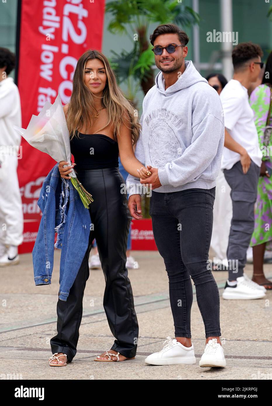 Love Island winners Ekin-Su Culculoglu and Davide Sanclimenti arrive at Stansted Airport in Essex. Picture date: Wednesday August 3, 2022. Stock Photo