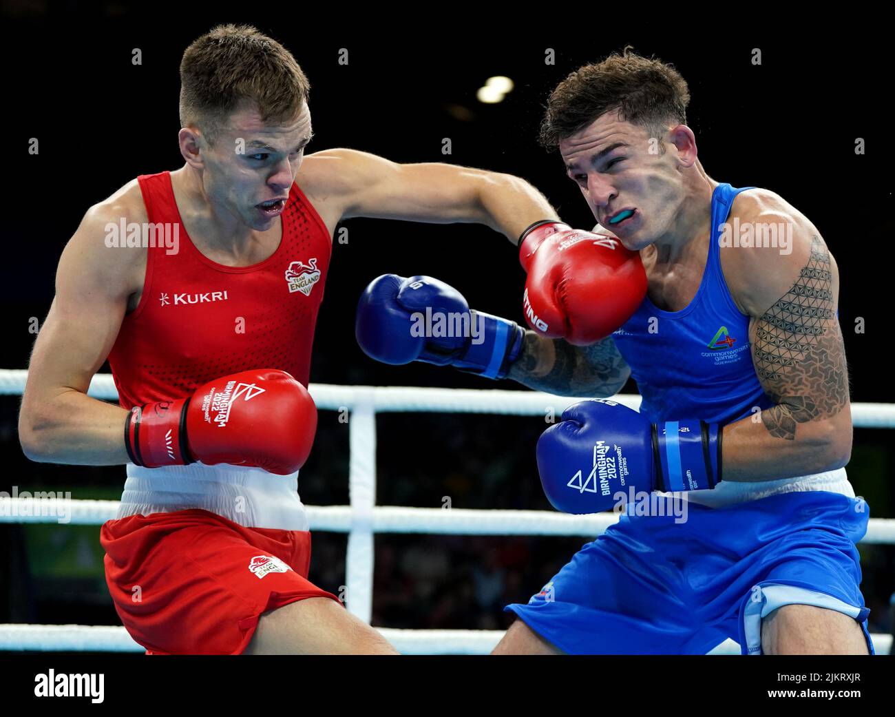 England's Lewis Richardson (left) and Guernsey's Billy le Poullain during the Men's Over 71kg-75kg (Middleweight) - Quarter-Final 1 at The NEC on day six of the 2022 Commonwealth Games in Birmingham. Picture date: Wednesday August 3, 2022. Stock Photo