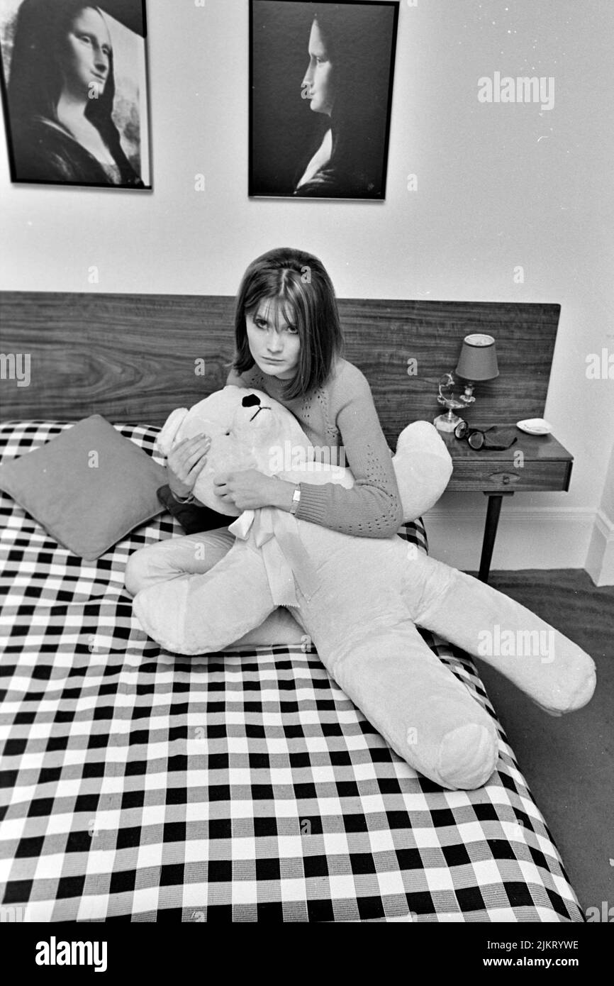SANDIE SHAW English pop singer at her Earls Court, London ,apartment in January 1967. Photo: Tony Gale Stock Photo