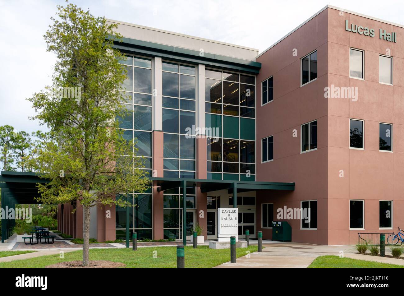 FORT MYERS, FL, USA - JULY 6, 2022:  Daveler and Kauanui School of Entrepreneurship at Florida Gulf Coast University. Stock Photo