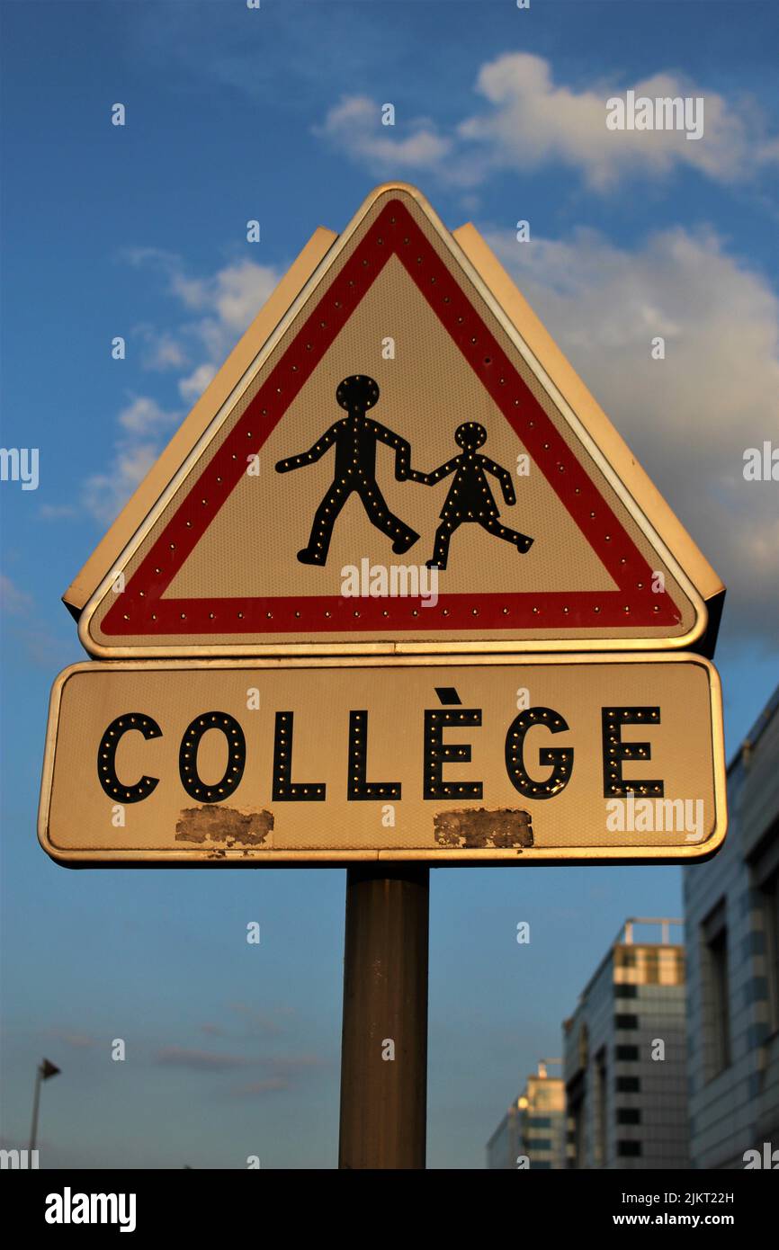French school crossing sign reading 'Middle School' beneath Stock Photo