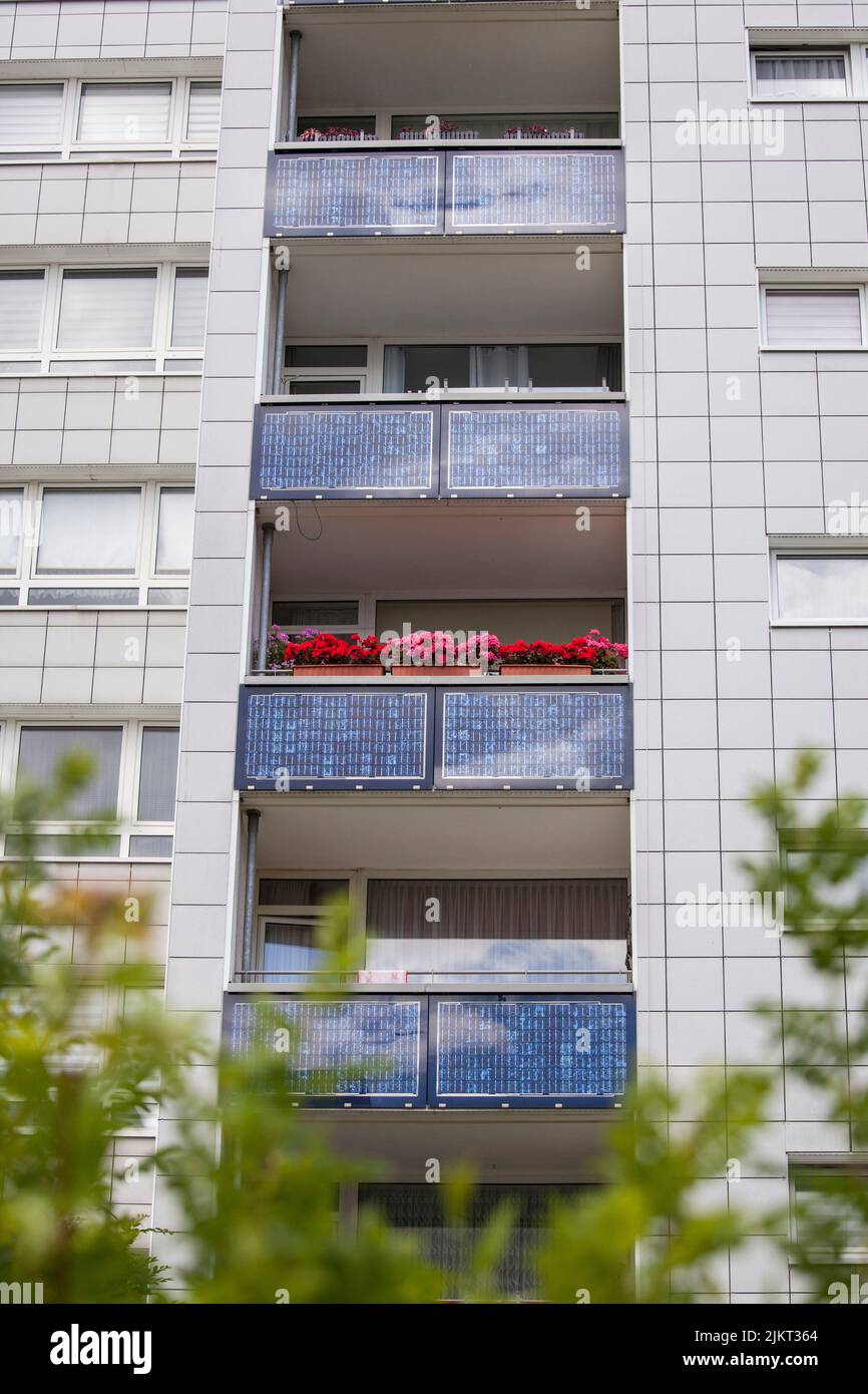 solar energy housing estate in Cologne-Bocklemuend, photovoltaic array, solar modules at the balcony balustrades, Cologne, Germany. Solarsiedlung in K Stock Photo