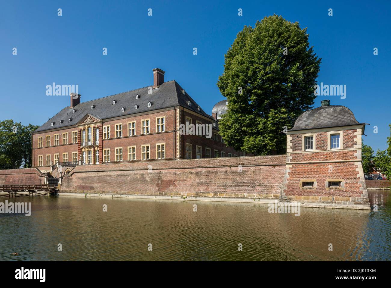 Germany, Ahaus, Westmuensterland, Muensterland, Westphalia, North Rhine-Westphalia, NRW, Ahaus Castle, former residence, nowadays seat of the Technical Academy of Ahaus, moated castle, baroque Stock Photo
