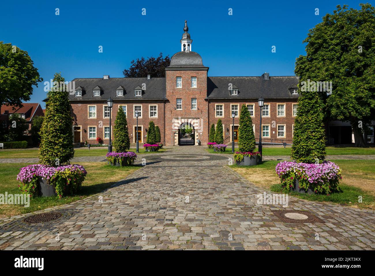 Germany, Ahaus, Westmuensterland, Muensterland, Westphalia, North Rhine-Westphalia, NRW, Ahaus District Court at the Suemmermannplatz in outer ward buildings of the Ahaus Castle, main building Stock Photo