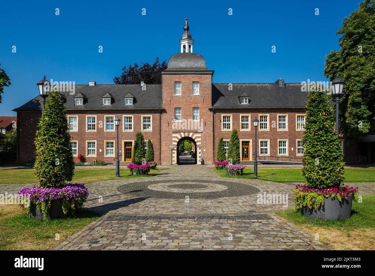 Germany, Ahaus, Westmuensterland, Muensterland, Westphalia, North Rhine-Westphalia, NRW, Ahaus District Court at the Suemmermannplatz in outer ward buildings of the Ahaus Castle, main building Stock Photo