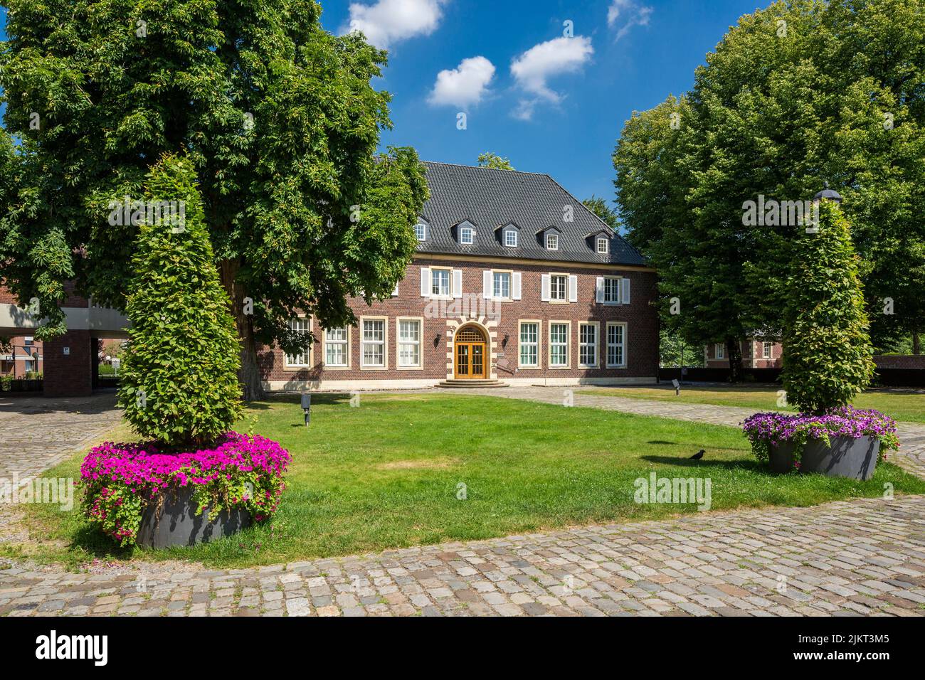 Germany, Ahaus, Westmuensterland, Muensterland, Westphalia, North Rhine-Westphalia, NRW, Ahaus District Court at the Suemmermannplatz in outer ward buildings of the Ahaus Castle, auxiliary building Stock Photo