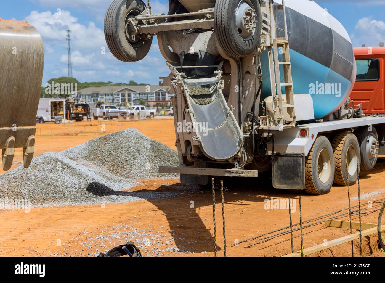 It was the responsibility of the concrete mixer truck to transport the