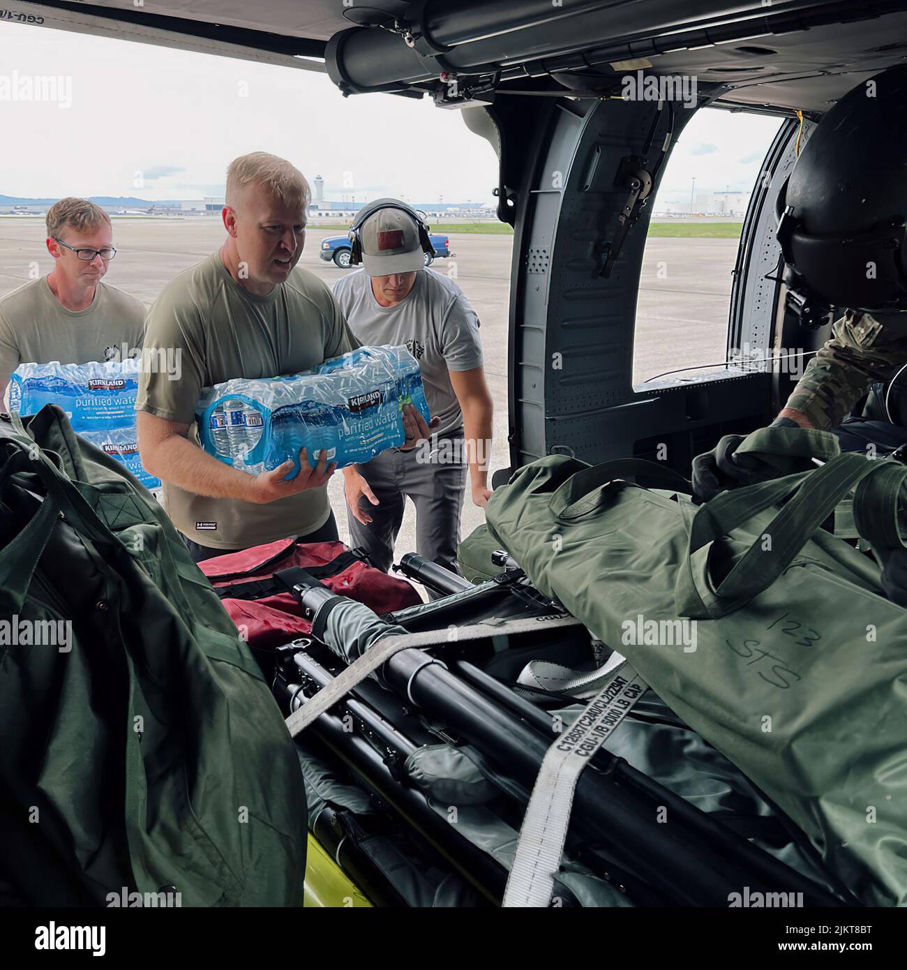 A Kentucky National Guard flight crew from 2/147th Bravo Co. aided in flood relief efforts in response to a declared state of emergency in eastern Kentucky on July 29, 2022. Their mission consists of supporting Soldier movement, joint support transport, delivery of emergency supplies, and surveying flooded areas looking for Kentucky survivors. (U.S. Army National Guard Photo by Sgt. Jesse Elbouab) Stock Photo