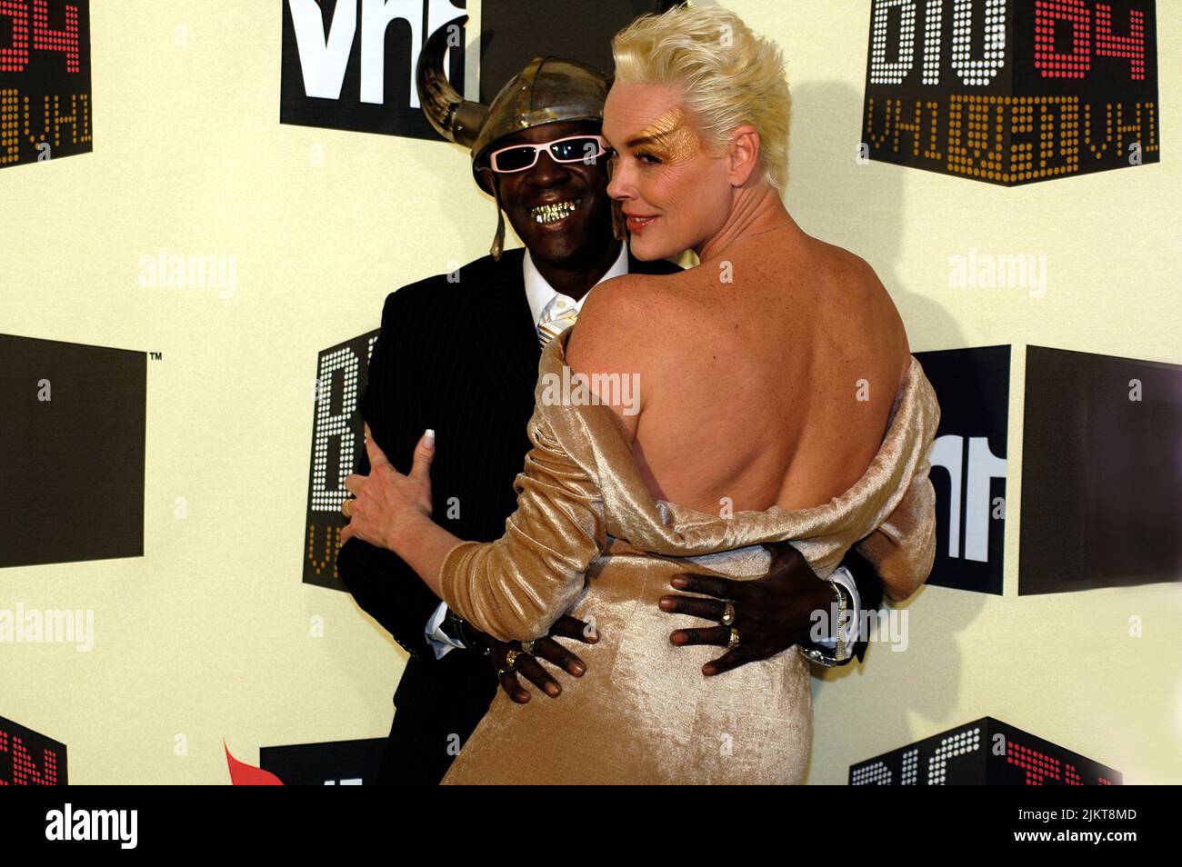 The Flavor Flav and Brigitte Nielsen on the red carpet at VH1 Big in 04 in Los Angeles Stock Photo
