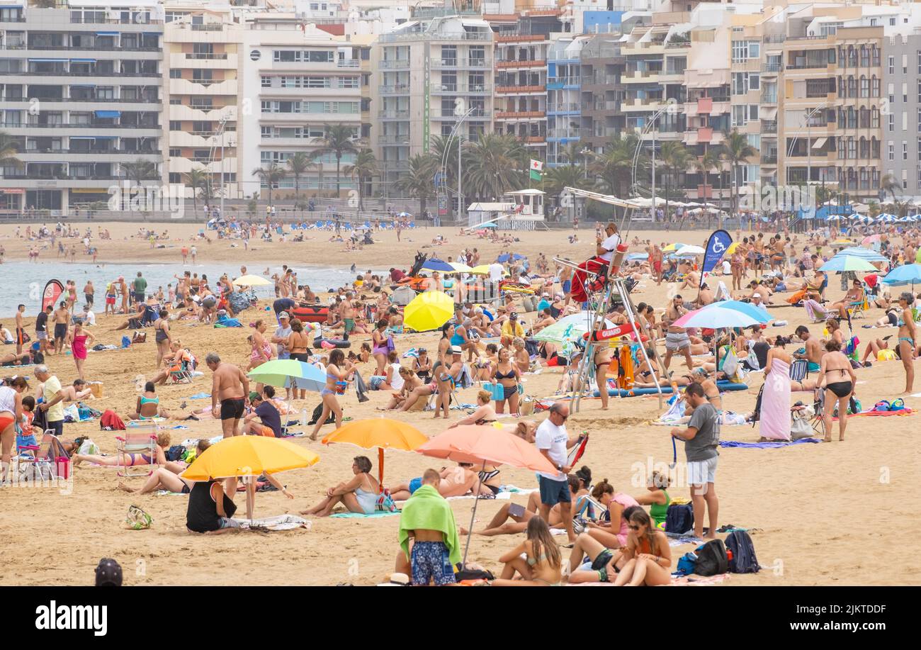Las Palmas, Gran Canaria, Canary Islands, Spain. 3rd August, 2022. Tourists, many from the UK, bask on the city beach in Las Palmas on Gran Canaria; a popular summer holiday destination for many British holidaymakers. Credit: Alan Dawson/ Alamy Live News. Stock Photo