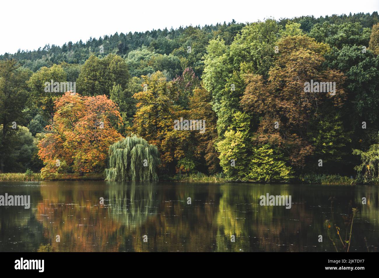 Colorful scenic lake landscape hi-res stock photography and images - Alamy