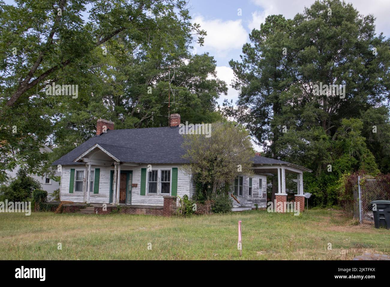 Image abandoned ranch house in hi-res stock photography and images - Alamy