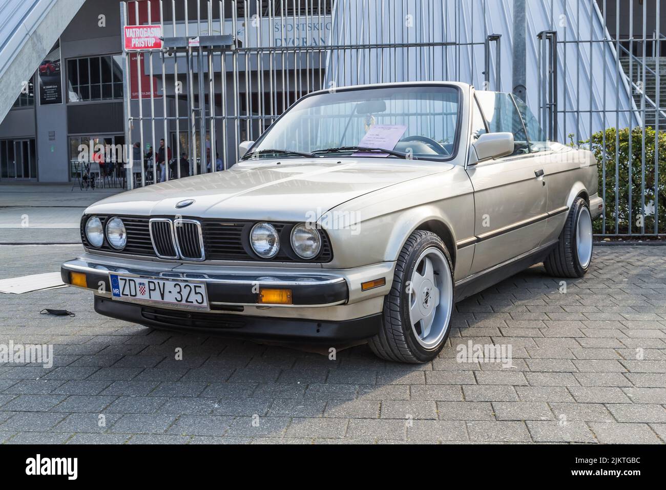 324i cabrio hi-res stock photography and images - Alamy
