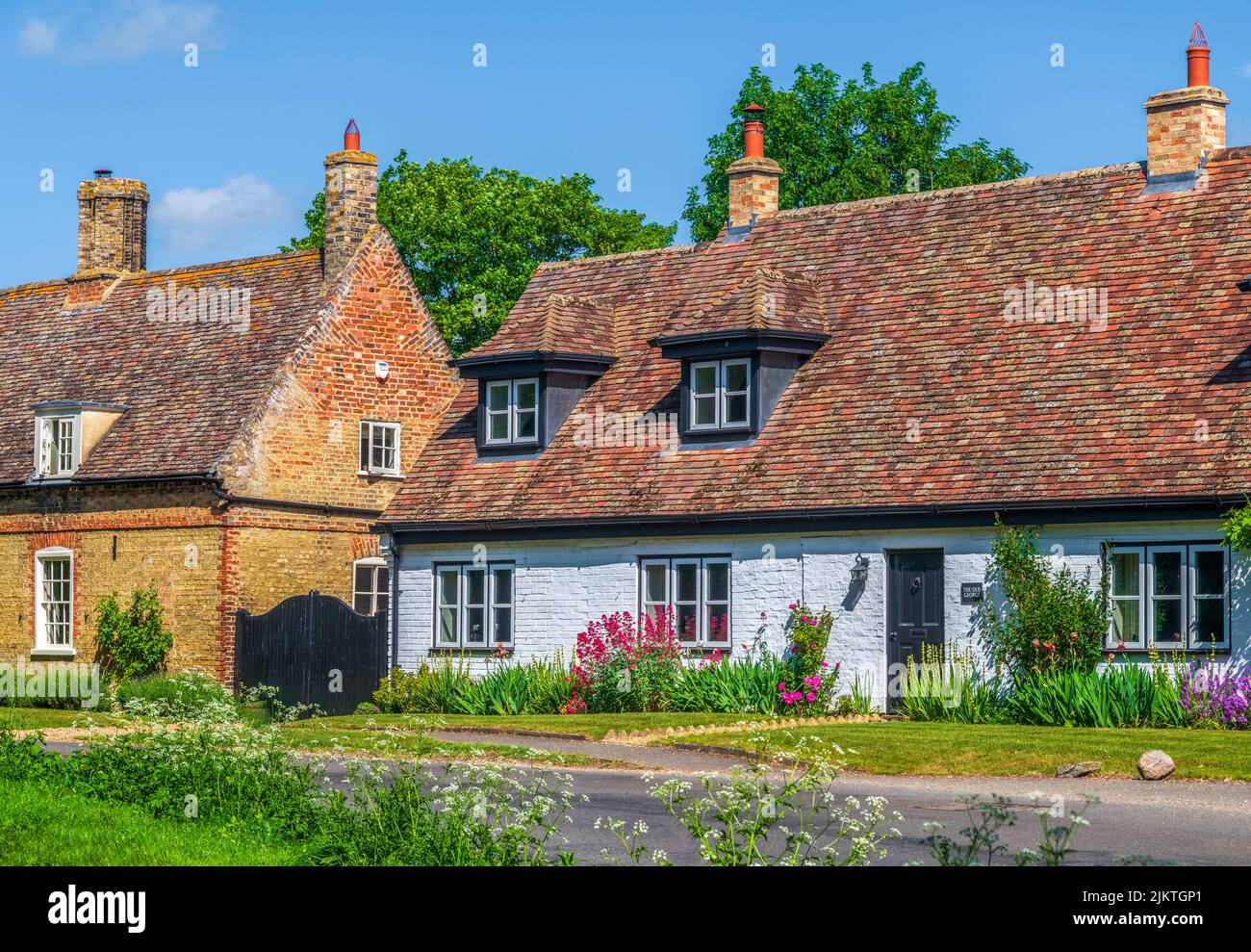 UK, England, Cambridgeshire, Hilton, Traditional Cottage Stock Photo Alamy