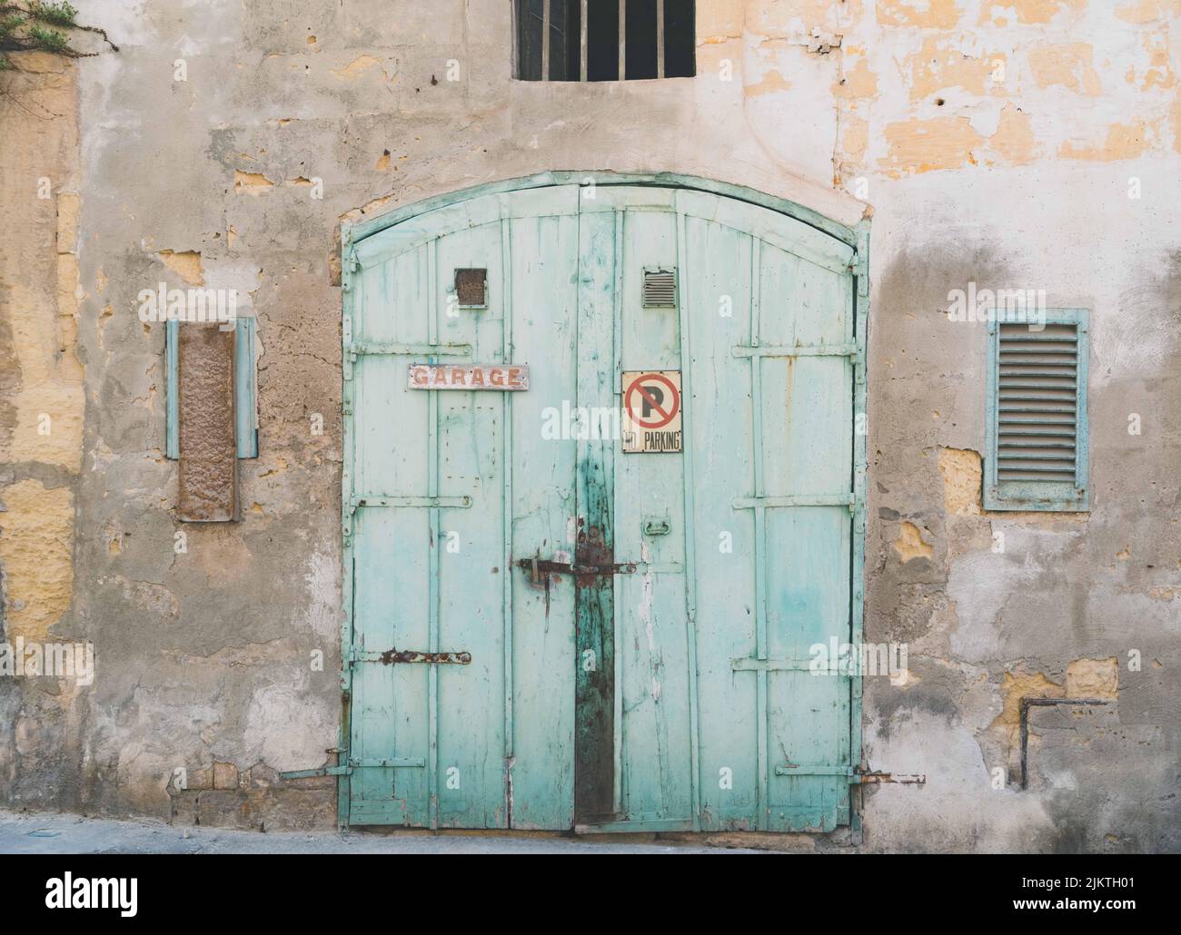 Close the door hi-res stock photography and images - Alamy