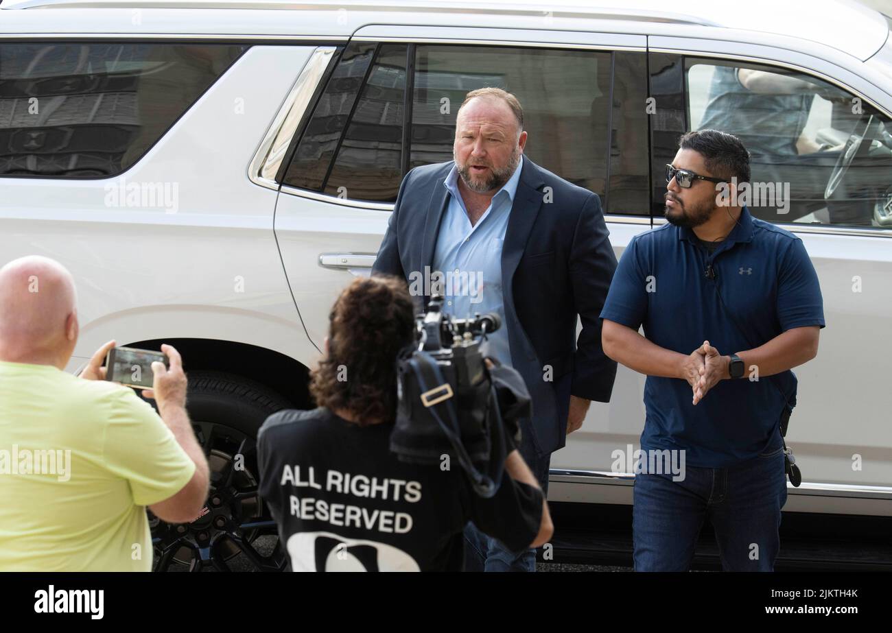 Flanked by a security team, ALEX JONES arrives in the morning at the Travis County Courthouse in Austin for day 7 of the his defamation trial with Sandy Hook survivors on August 3, 2022. Jones took the stand for a second time and the trial is expected to end this week. Credit: Bob Daemmrich/Alamy Live News Stock Photo