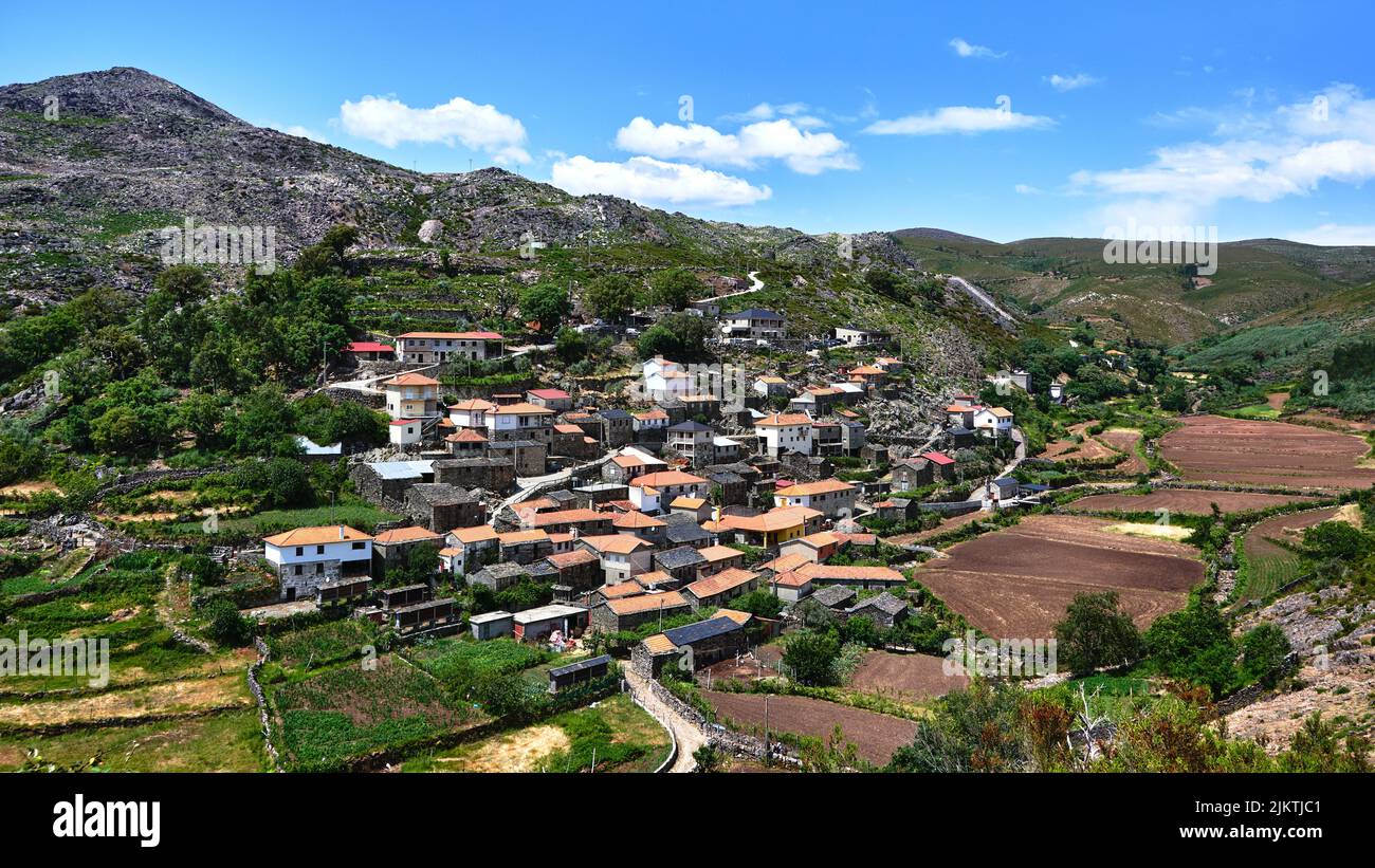 File:View of a Hillock at Mastyagiri village.jpg - Wikimedia Commons