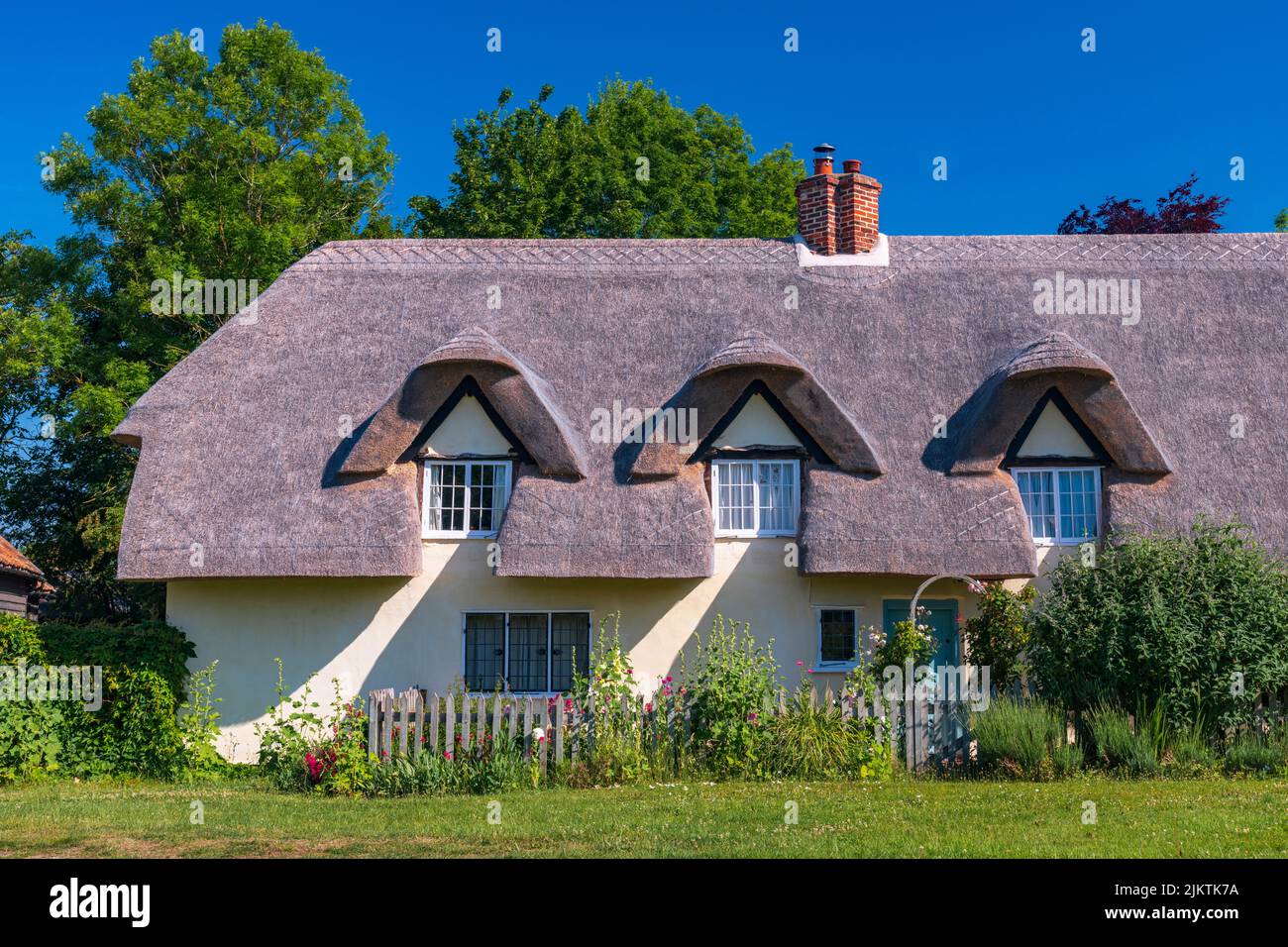 UK, England, Cambridgeshire, Barrington, Traditional thatched cottage Stock Photo