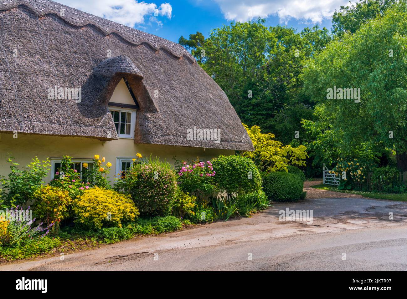UK, England, Cambridgeshire, Wennington, Traditional thatched cottage Stock Photo
