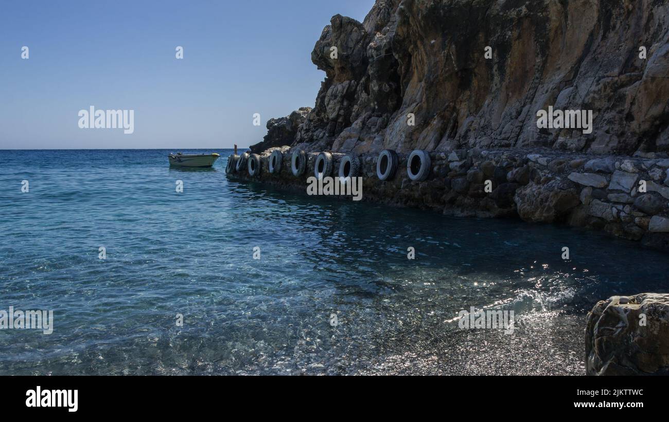 Die Marmara Beach Anlegestelle mit boot Stock Photo