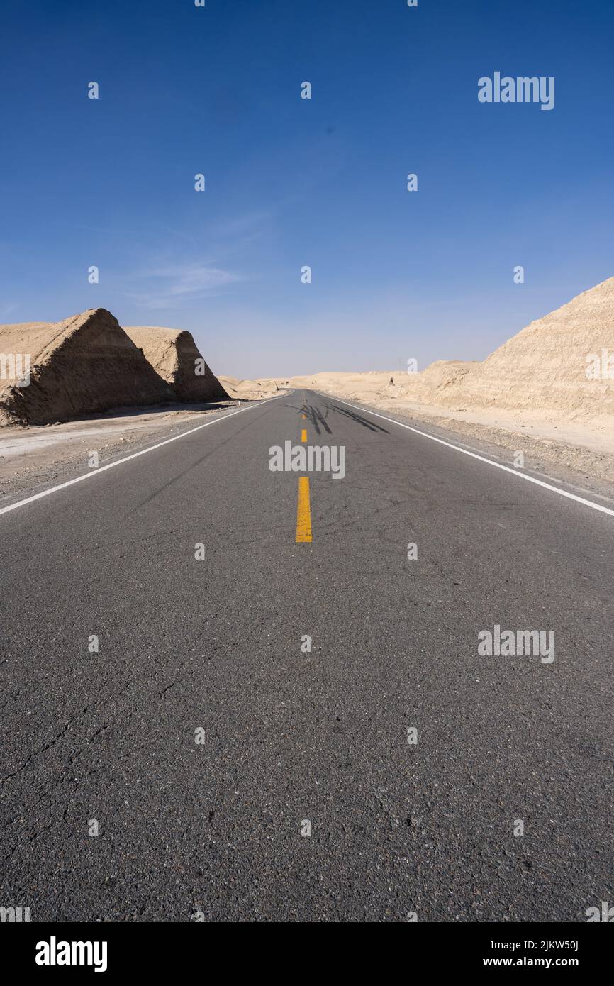 Vertical shot rural street hi-res stock photography and images - Alamy