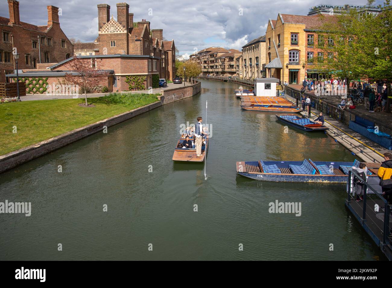 People punting on the river Cam in Cambridge on a sunny day Stock Photo