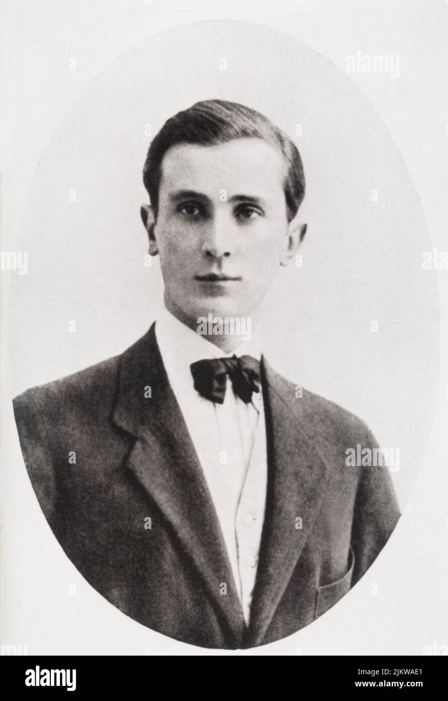 1909 , Oxford University , England  : The russian  prince FELIX YOUSSOUPOV (1887 - 1967 ) , killer of  celebrated russian priest Grigorij Efimovic RASPUTIN ( 1871 - 1916 )   - portrait - ritratto - cravatta - tie - papillon  - nobile russo - nobiltà russa - RUSSIA - nobility - royalty  - RASPOUTINE  ----  Archivio GBB Stock Photo