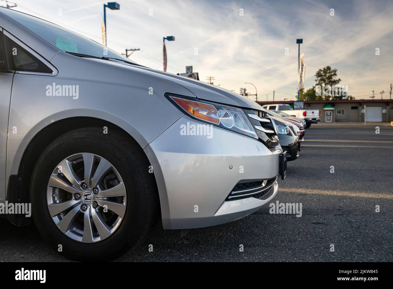 Car sales yard hi-res stock photography and images - Alamy