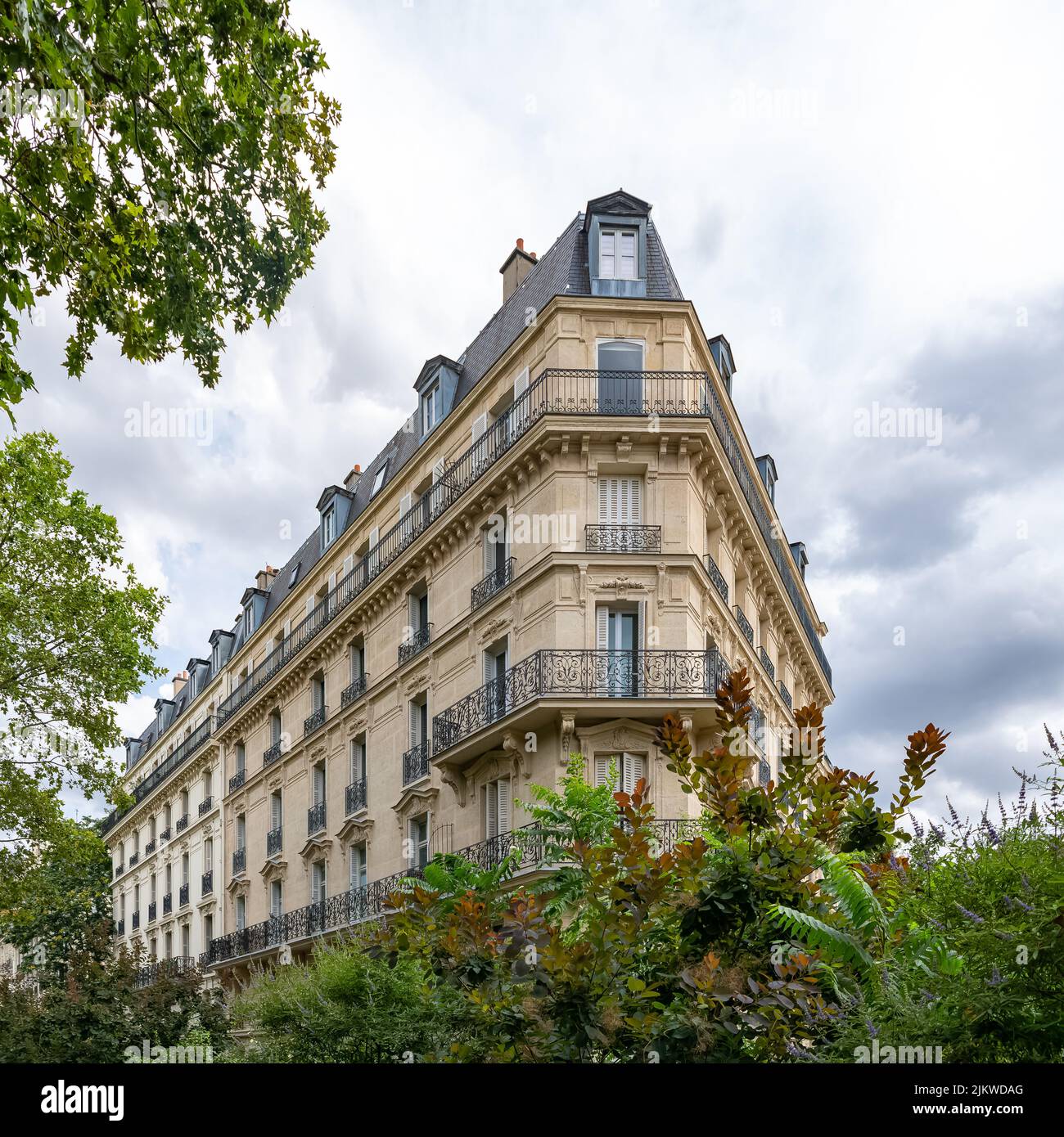 Paris, beautiful buildings in the 16th arrondissement, avenue du