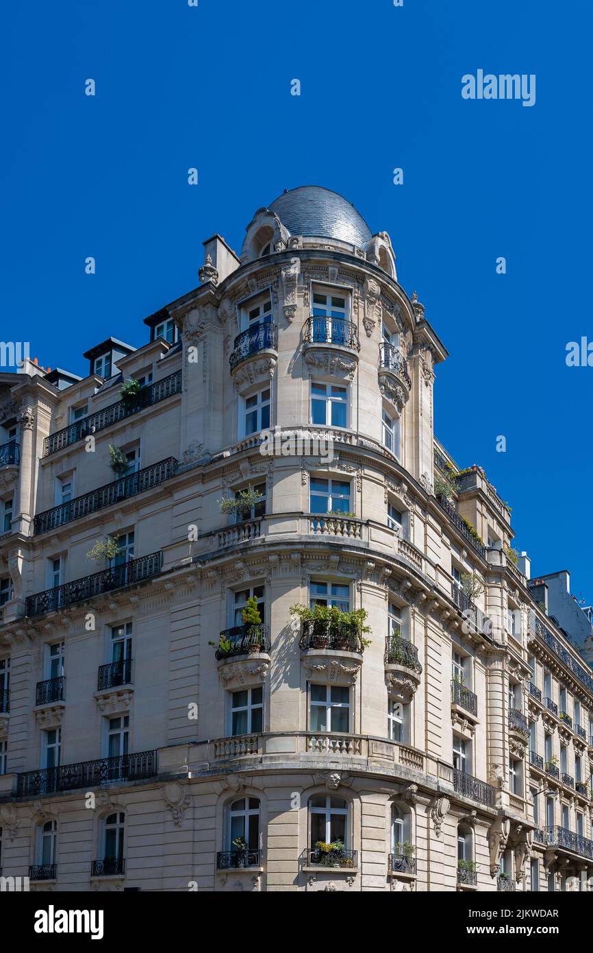Paris, beautiful buildings in the 16th arrondissement, boulevard de Beausejour, an upscale neighborhood Stock Photo
