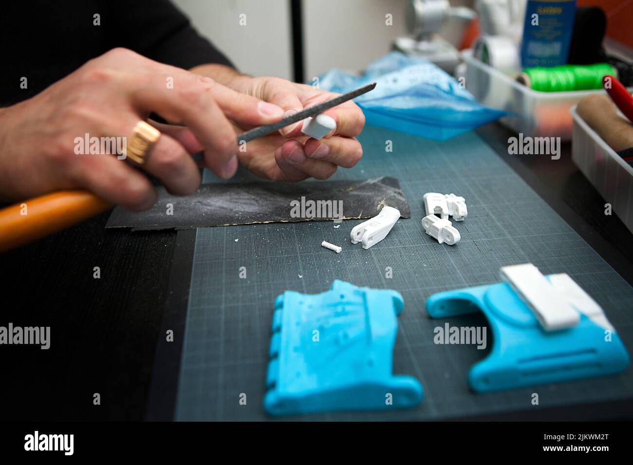 Manufacturing of a robotic hand in 3D printing for a disabled person